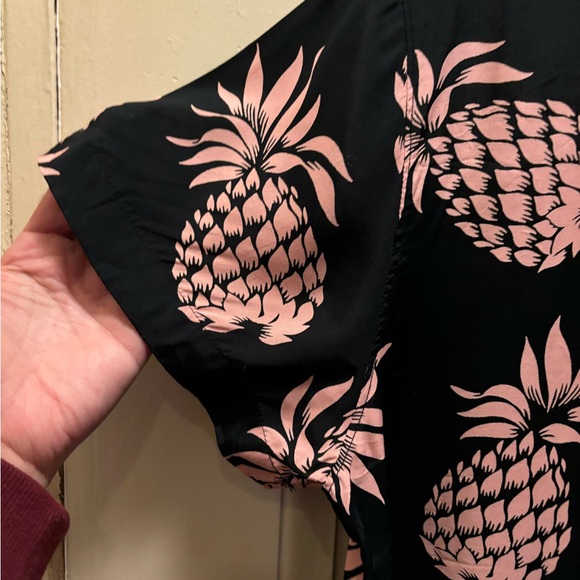 LE SUPERBE BEAUTIFUL SILK SHIRT, LIKE NEW, SIZE 6, pineapple print - Picture 10 of 14